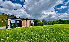 Roo'N Lodges#Kolm
